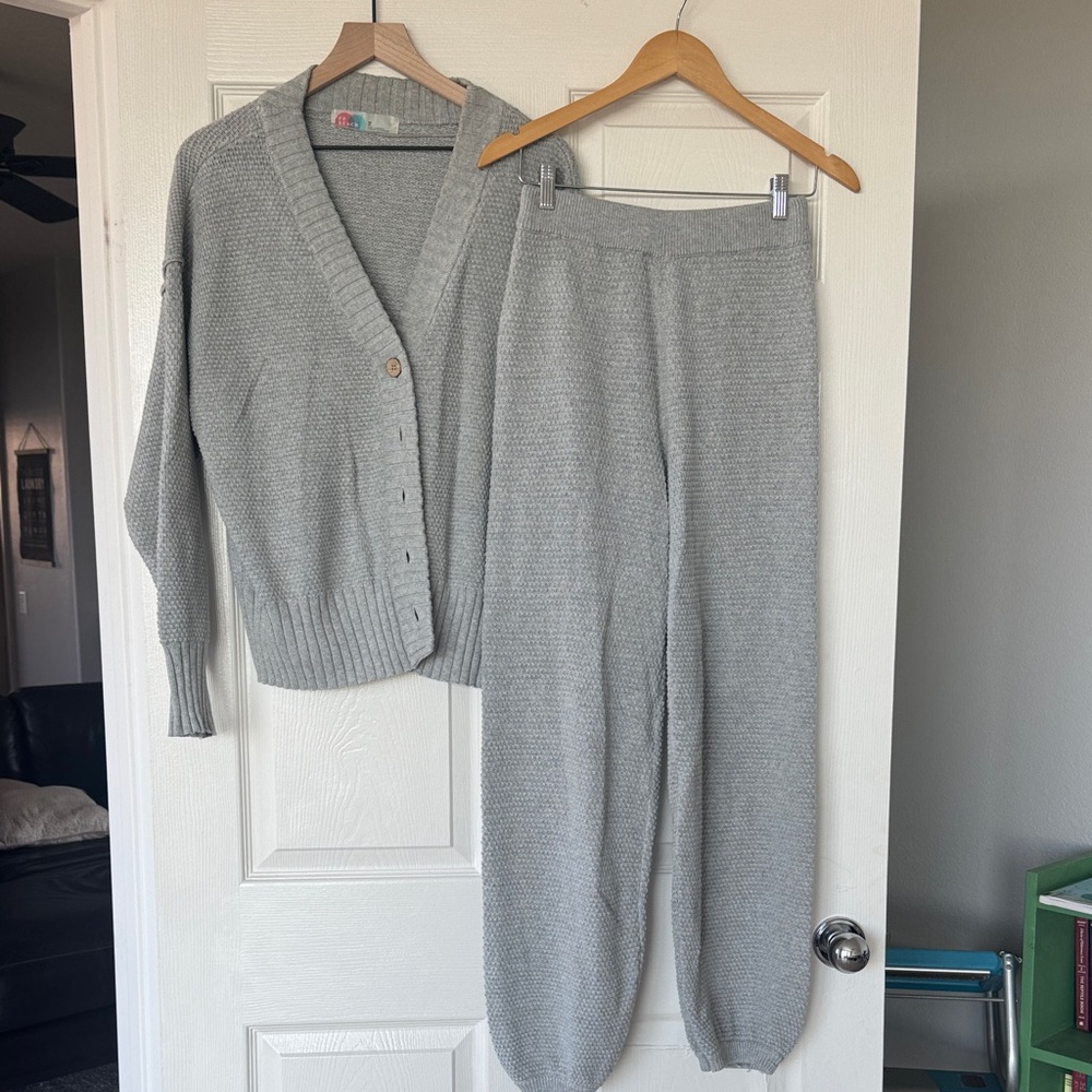 FP Beach 🚨Cardigan Sweater only🚨